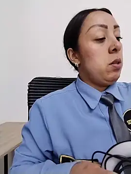 Cristal_Security-1's Live XXX Chat