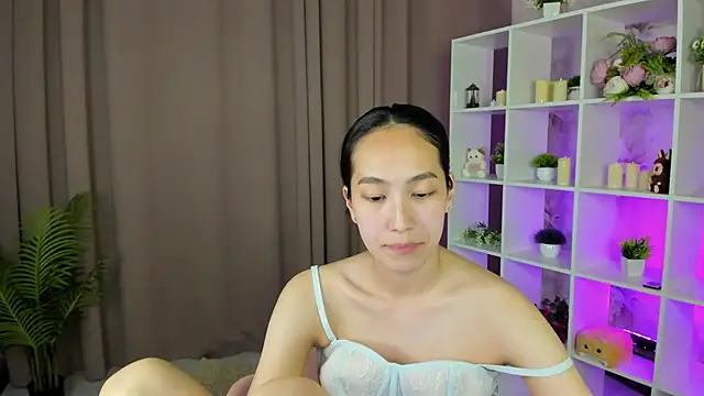 FlirtyAura's Live XXX Chat