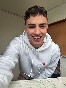 Chat +18 de AdrianRinaldi ao vivo