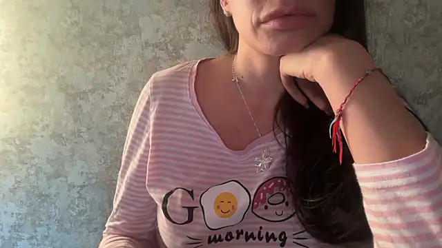 Show modela Angelinaa19 na web-kameri