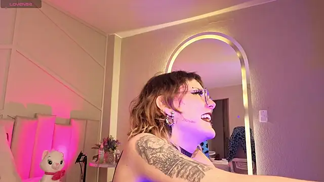 XXX chat uživo modela Rossiee_huntt