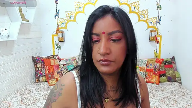 LadyNahir's Live XXX Chat