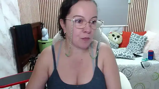 Sonialorens_ élő XXX-chatje