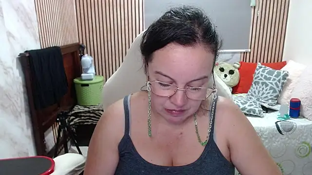 Sonialorens_ Chat XXX in diretta