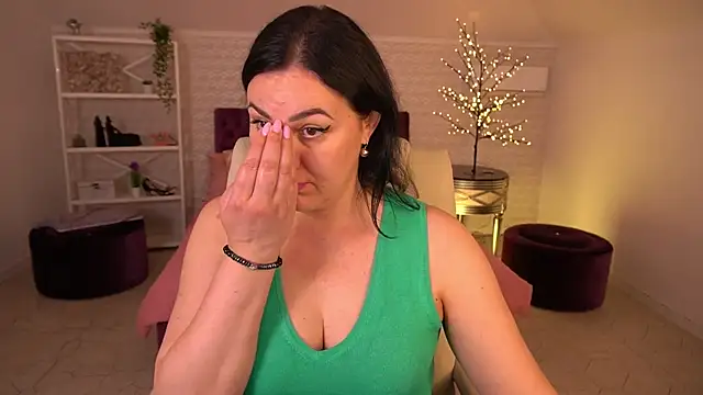VelvetLuck Adlı Modelin Canlı XXX Sohbeti