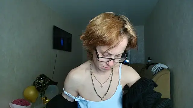LioraWeiss' Live XXX Chat