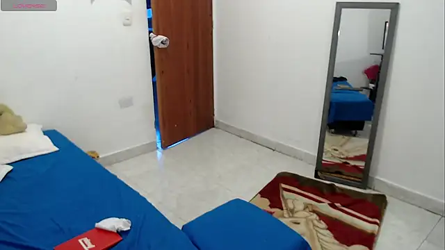 دردشة LAURA_Foxht الجنسية المباشرة