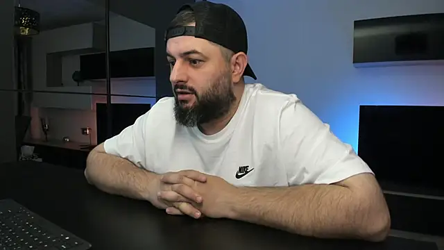 Živý XXX chat DravenPeak