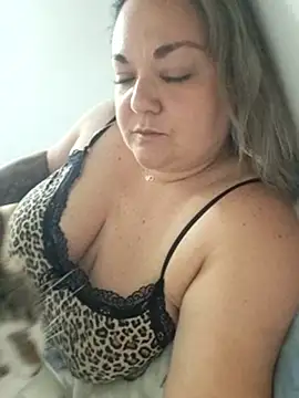 Chat +18 de MikyVesela ao vivo