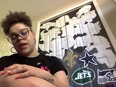 QueenNuttCollector's Webcam Show