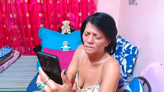Chat +18 de SLUTTYROXY ao vivo