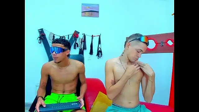 friends_lust_latin Webcamshow