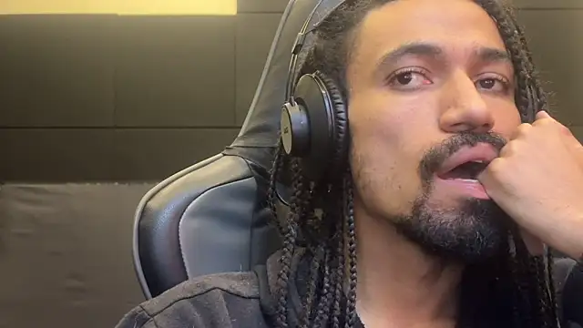 FavelaDaddyCum's Live XXX Chat