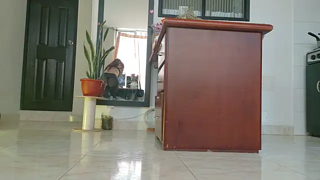 Scarletleon77 现场XXX聊天