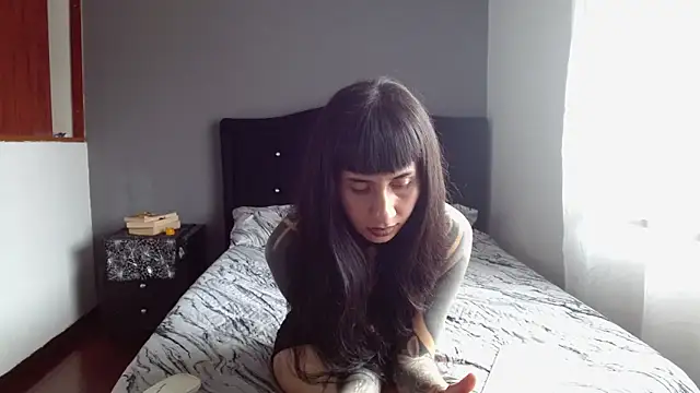 Emilia_1995: онлайн-секс-чат