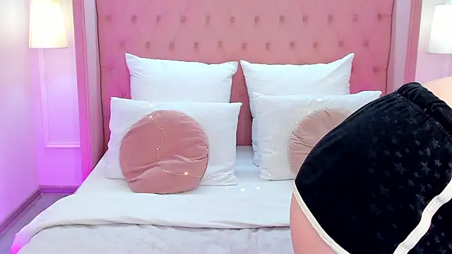 دردشة MonaRicci الجنسية المباشرة
