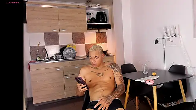 Show modela Hotboy0620 na web-kameri