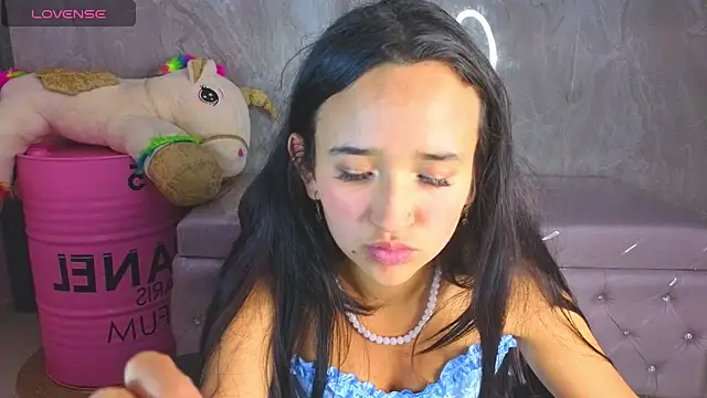 Chat XXX en directo de bella_vibess_s