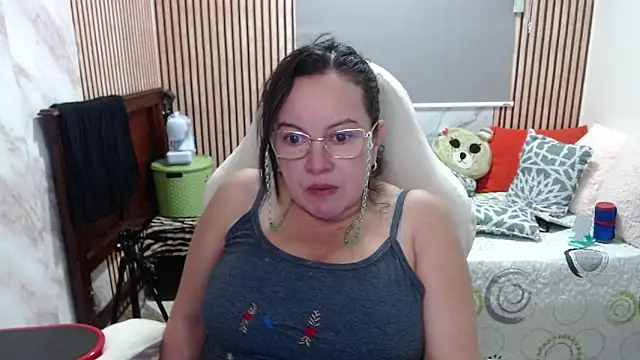 Chatroom XXX en direct de Sonialorens_