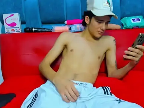 Show modela badboyhornybi na web-kameri