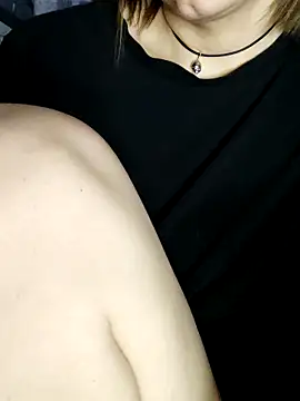 XXX chat uživo modela Aashikalaa