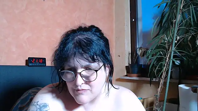 ladyfrombonn's Live XXX Chat