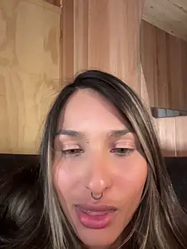 AliceStone19 Adlı Modelin Canlı XXX Sohbeti