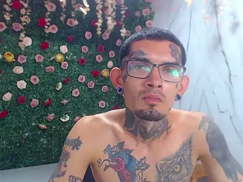 Boy_tatto77: онлайн-секс-чат