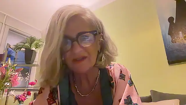 NaughtyMonicaUK's Live XXX Chat