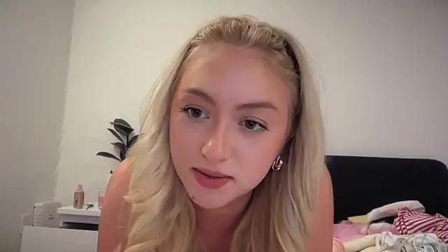 Kitty_Swetty Pertunjukan Webcam