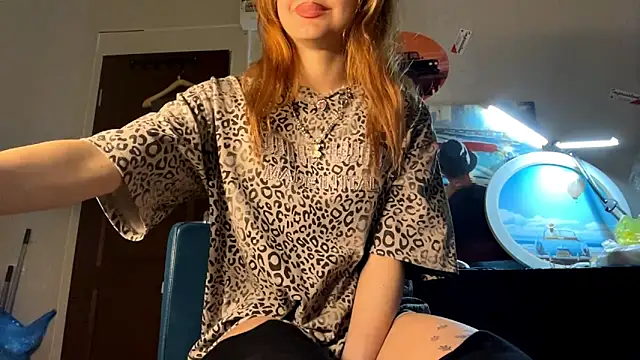 sarawhisperr's Live XXX Chat