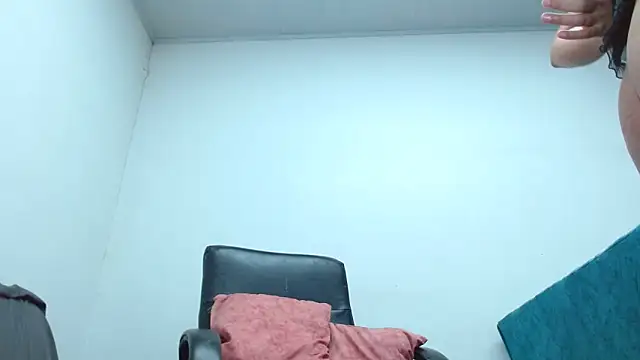 Nataly_Burning Adlı Modelin Canlı XXX Sohbeti