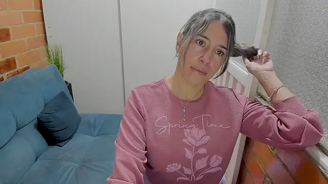 Show modela Penelope47 na web-kameri