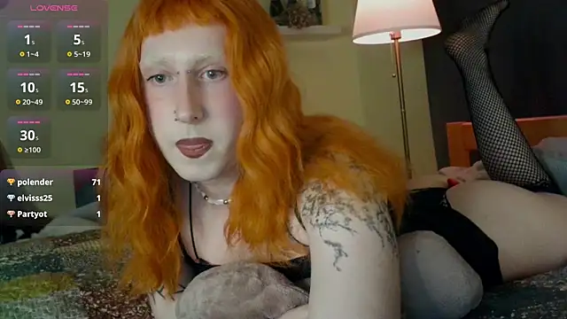 Show modela lia_grl na web-kameri