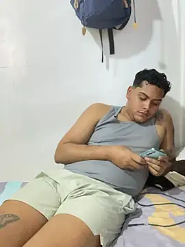 Saul_88: διαδικτυακό σόου στην κάμερα