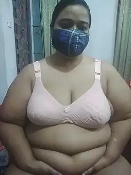 momo_loves' Live XXX Chat