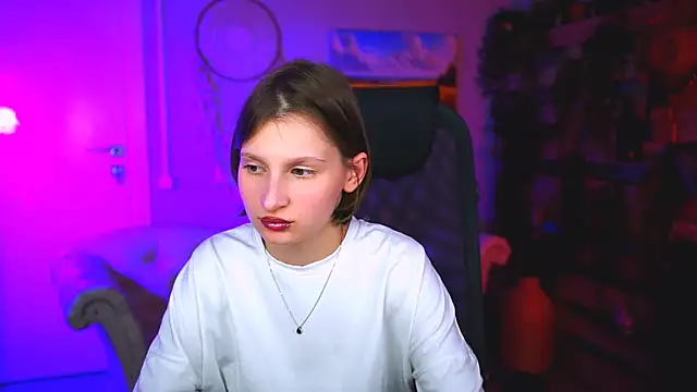 EllaHorton's Live XXX Chat