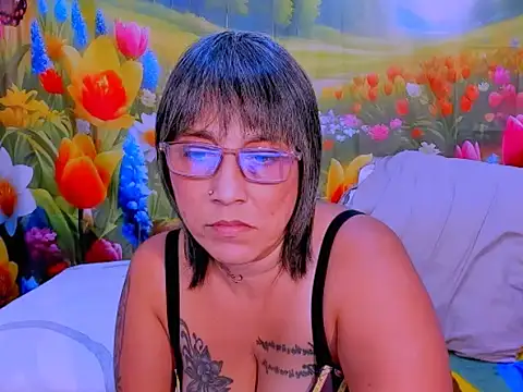 indianroxy's Live XXX Chat