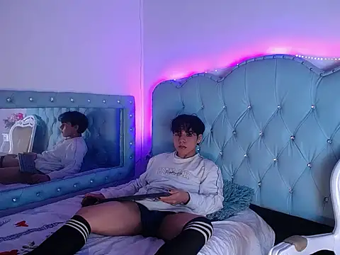 Tiff_Styless' Webcam Show