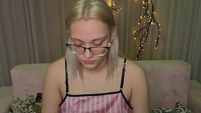 KaraLiin's Live XXX Chat