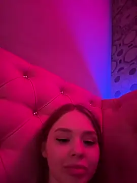 MiraBlissのライブXXXチャット