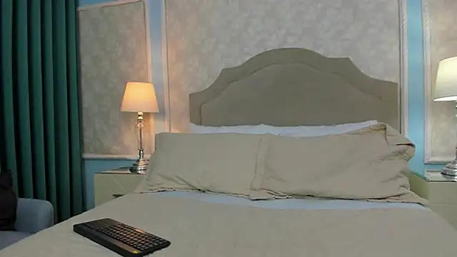 AlicePinks – webcam-show