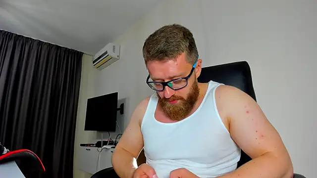 Show modela Findom_guy na web-kameri