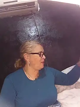 momismilf544's Live XXX Chat