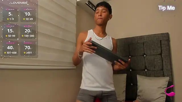 Little_Twink19x's Webcam Show