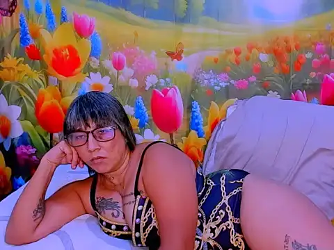 Chat +18 de indianroxy ao vivo