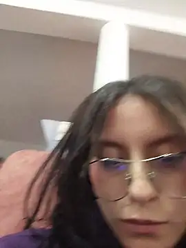 Naomimolie Adlı Modelin Canlı XXX Sohbeti