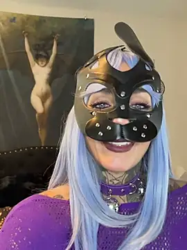 MaskedMamiXXX Adlı Modelin Canlı XXX Sohbeti