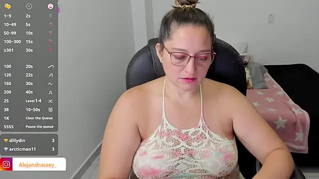 alejandra_milf_: онлайн-секс-чат