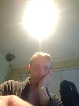 XXX chat uživo modela piercingpik